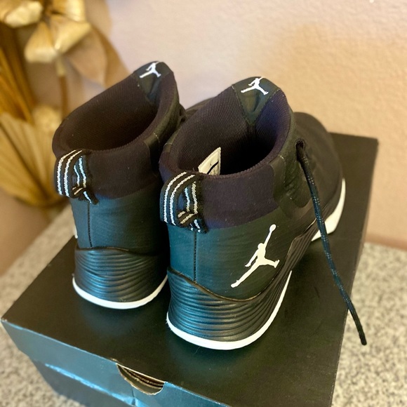 Air Jordan Ultra Fly 2 - Picture 3 of 5